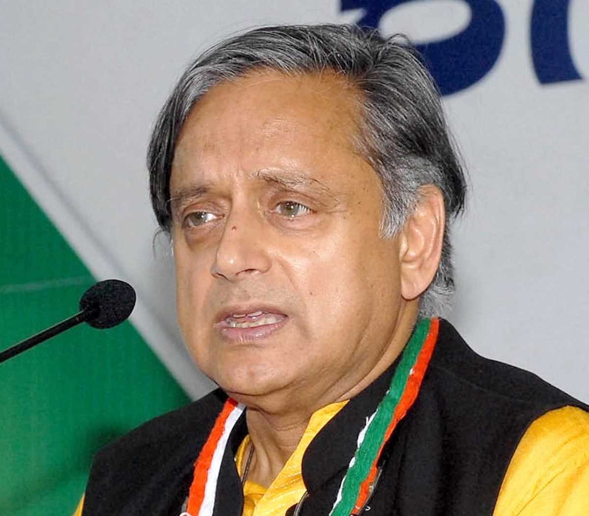 केरल के मंत्री ने थरूर पर राज्य के मुद्दों की अनदेखी का आरोप लगाया